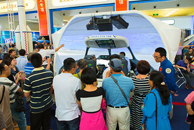 “坐地日行八万里” Vivitek(丽讯)激光投影打造大型民机未来智能驾驶室