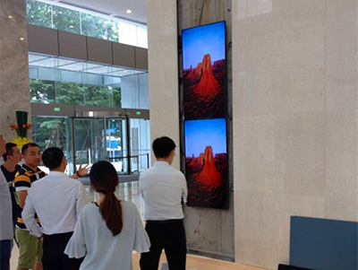 广州东方广场部署了南翼网络广告机