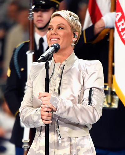 在第52届超级碗中,PiNk凭借sennheiser digital 6000系列而闪耀全场