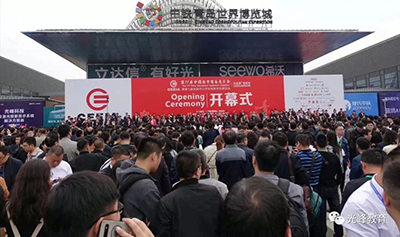 科教领航，激光护眼——光峰亮相第77届中国教育装备展