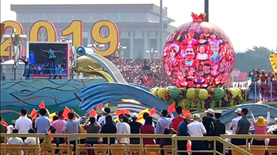 超燃！“石榴红了”落地新疆美术馆