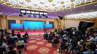 人民日报、新华社纷纷点赞!洲明UMini超高清视频交互助力两会